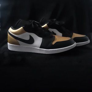 NWOT Black and gold toe Jordan 1 lows
